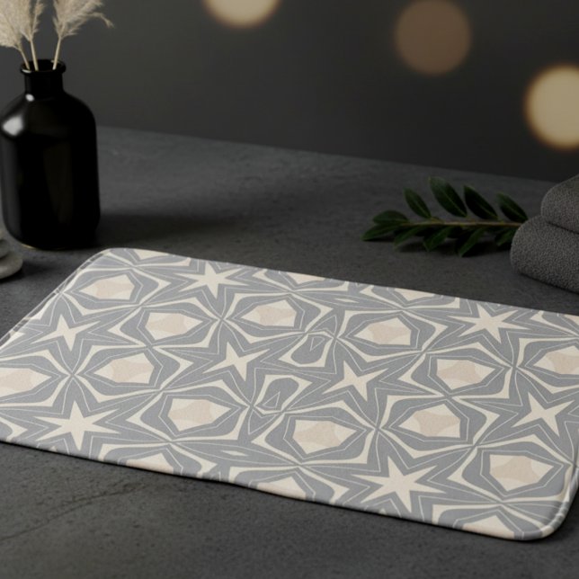 Tapis De Bain Deux tons beige et gris Étoiles et Formes (Bathmats that say ‘you’re the main character. Strong timeless design for the strong and fearless.)