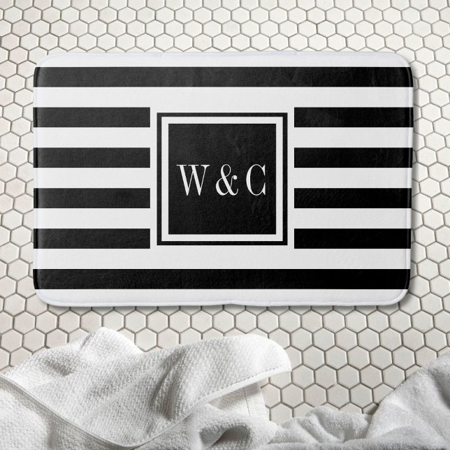 Tapis De Bain Élégant Monogramme Rayure Noir Blanc (Elegant Monogram Black White Stripe Bath Mat)