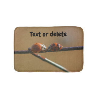 Tapis De Bain Embrasser Ladybugs Sur Une Clôture De Fil Personna