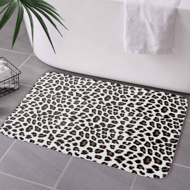 Tapis De Bain Empreinte de léopard blanc (Leopard Print New Bath Mat by Looly Elzayat
)