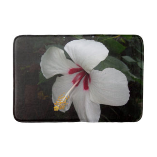 Tapis de bain en fleurs blanches