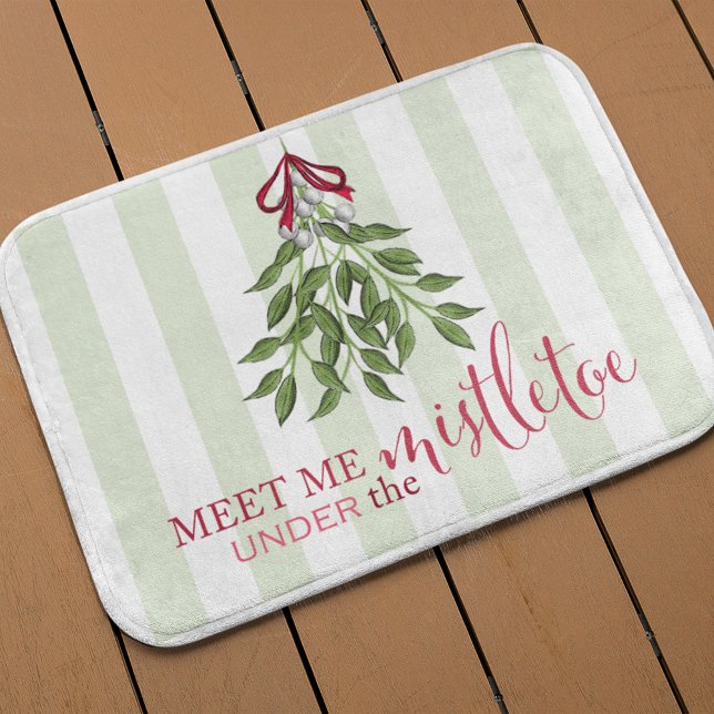 Tapis De Bain Fêtes de Noël Joyeux Mistletoe Whimsal Fun (Christmas holiday mistletoe holiday bath mat)