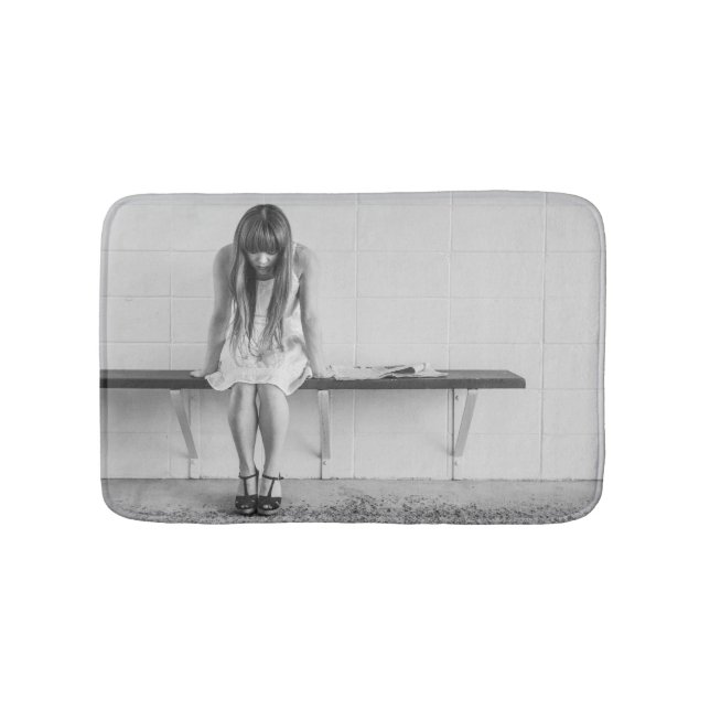 Tapis De Bain Fille inquiète (Devant)