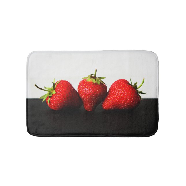 Tapis De Bain Fraises Sur Blanc Sur Noir Bmcna (Devant)