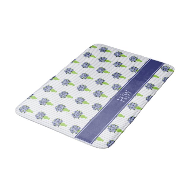 Tapis De Bain Hydrangea Bleu Vase Floral Monogramme Côtière (Angle)