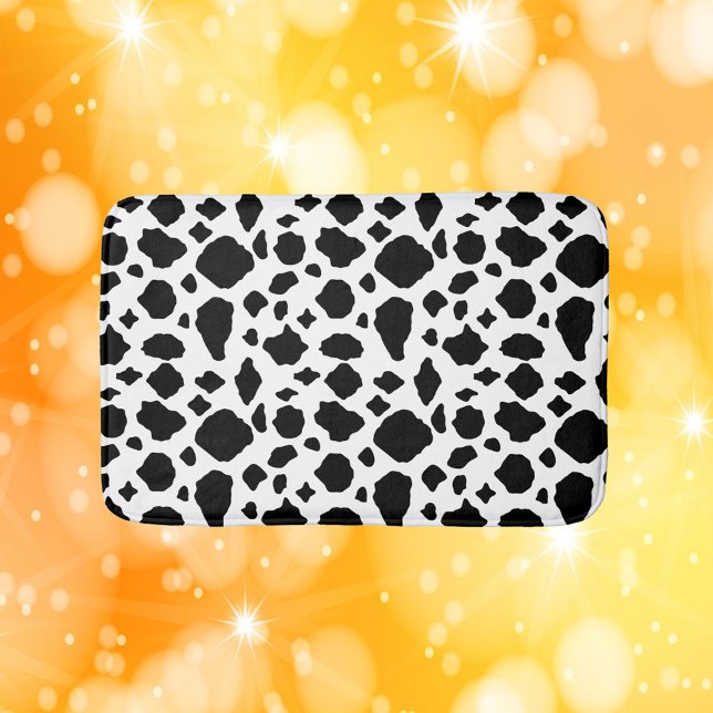 Tapis De Bain Impression de motif de vache noir blanc de campagn (A bath mat with a black and white cow pattern.)