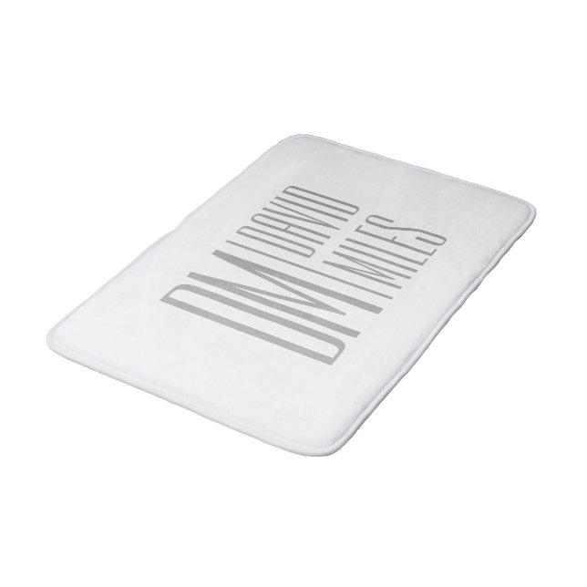 Tapis De Bain Initiales et logo de nom gris minimal et moderne é (Angle)