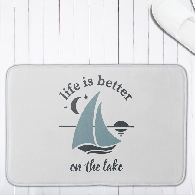 Tapis De Bain La Vie Bleue Blanc Est Mieux Sur Le Lac (Créateur téléchargé)