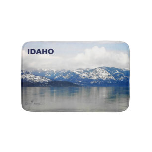 Tapis De Bain Les Montagnes Au Bord Du Lac