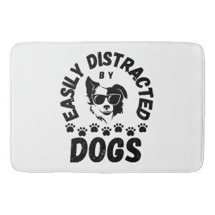 Tapis De Bain Mignon facilement distrait par les chiens amateurs