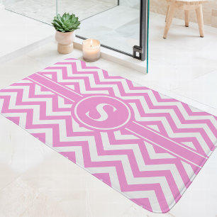 Tapis De Bain Monogramme Chevron Rose Et Blanc