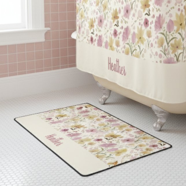 Tapis De Bain Monogramme de nom de fleur sauvage aquarelle rose (Créateur téléchargé)