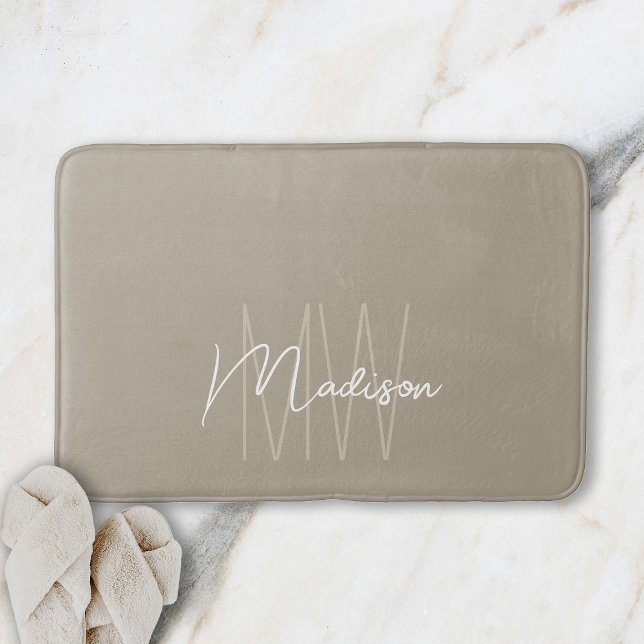 Tapis De Bain Monogramme moderne Nom Script Beige (Modern Monogram Name Script Beige Bath Mat)