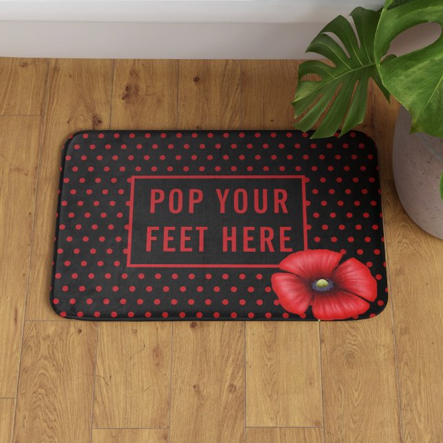 Tapis De Bain Motif à points Polka de Poppie Rouge et noir (Pop your feet on this poppy bath bat. You can change the text!)