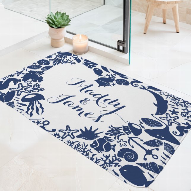 Tapis De Bain Navy & Créatures Marines Couple Monogramme en Form (Créateur téléchargé)