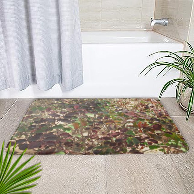Tapis De Bain Peint Beau Feuilles rouges verts (Painted Beautiful Green Red Leaves Bath Mat by Looly Elzayat)