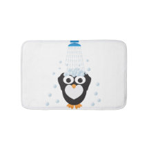 Pingouin mignon prenant une douche