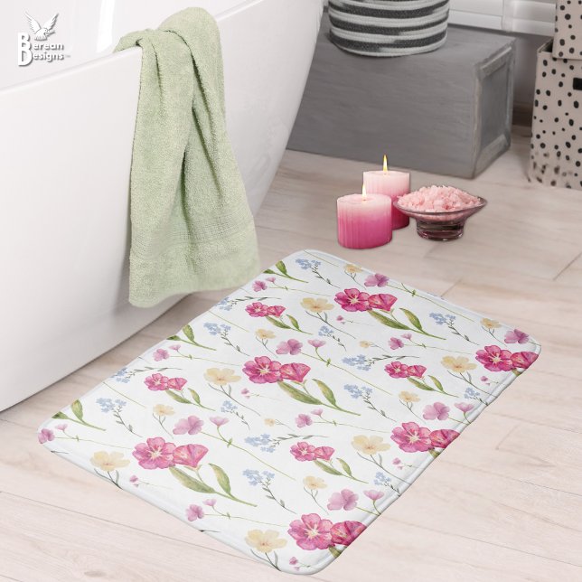 Tapis De Bain Pink Floral Watercolor Wildflower (Pretty pink floral watercolor wildflower pattern bath mat. Matching home decor gifts available.)