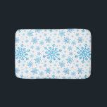 Tapis De Bain Pretty Blue Christmas Snowflakes sur Winter White<br><div class="desc">De taille mixte,  de jolis flocons de neige bleus sont éparpillés tout au long de ce motif saisonnier de Noël. Ce joli design festif avec un arrière - plan blanc hivernal est sûr de plaire à tout âge et parfait pour quiconque aime les motifs doux et délicats de Noël.</div>