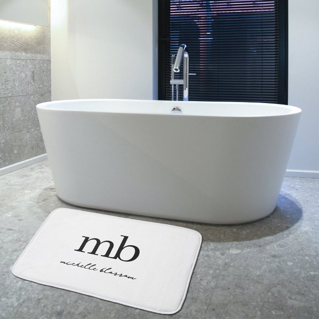 Tapis De Bain Script moderne noir blanc tendance Monogramme init (Modern Black White Trendy Script Initial Monogram Bath Mat)