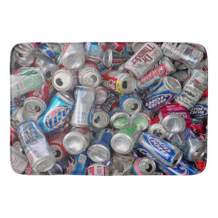 Tapis De Bain Soude et canettes de bière vides