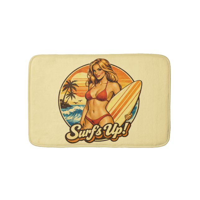 Tapis De Bain Surf's Up Bikini Pin-Up | Retro Surf Shop Graphic (Devant)