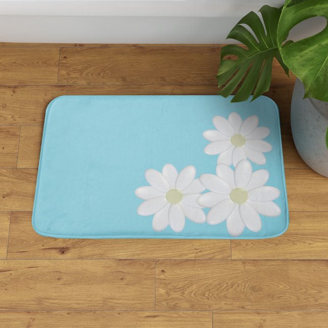 Tapis De Bain Trio de Fleurs de marguerite Blanche Aqua Blue Bat (A trio of daisies on this aqua blue bath mat. )