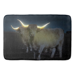 Tapis De Bain Vaches Highland Jaillissant Dans Le Matelas De Mém