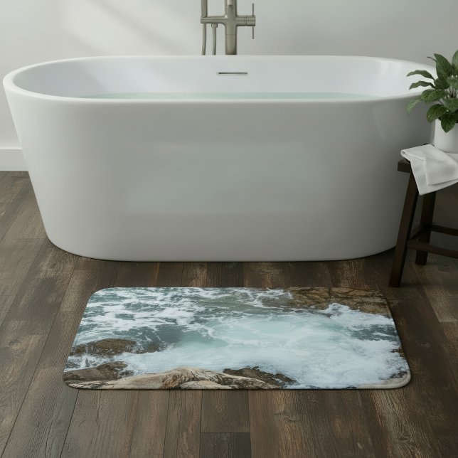 Tapis De Bain Vagues océaniques Écume marine sur côte rocheuse (Créateur téléchargé)