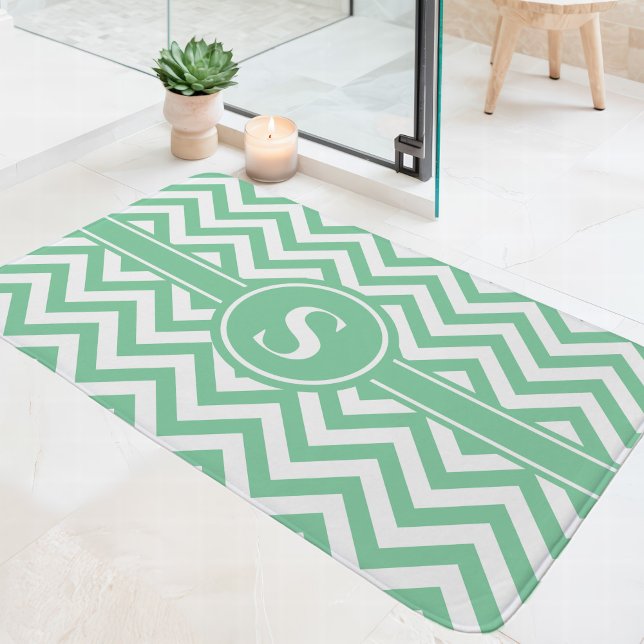 Tapis De Bain Vert Menthe Et Monogramme Chevron Blanc (Créateur téléchargé)