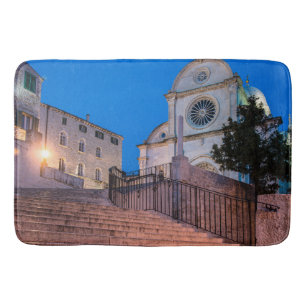 Tapis De Bain Vue nocturne des escaliers et de l'église à Split,