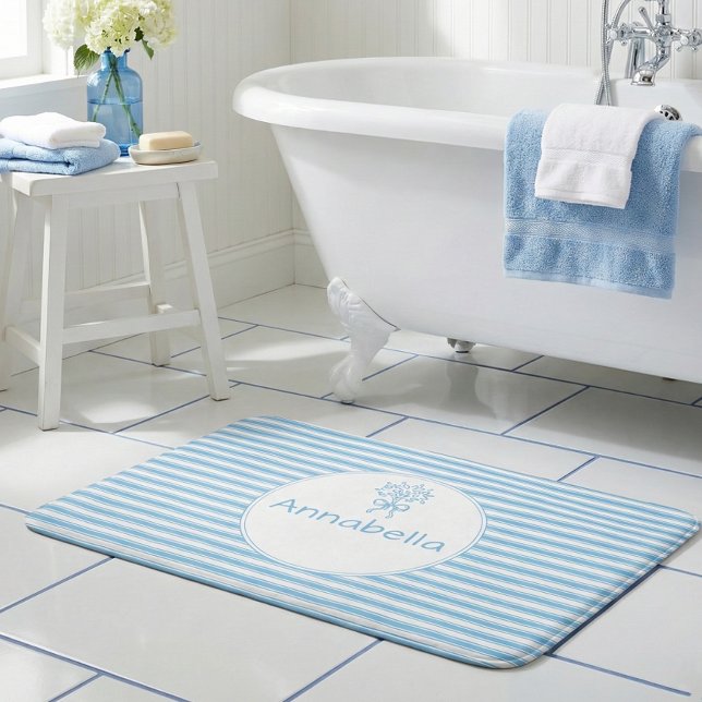 Tapis De Bain Whimsical Blue White Stripe Preppy Monogram (Créateur téléchargé)