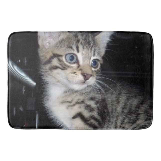 Tapis De Bain "Whiskers of Trouble : The Mischievous Tabby Kitte (Devant)