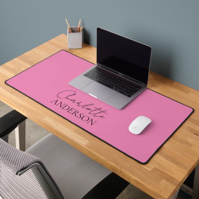 Tapis de bureau rose à monogramme simple minimalis (Bureau 2)
