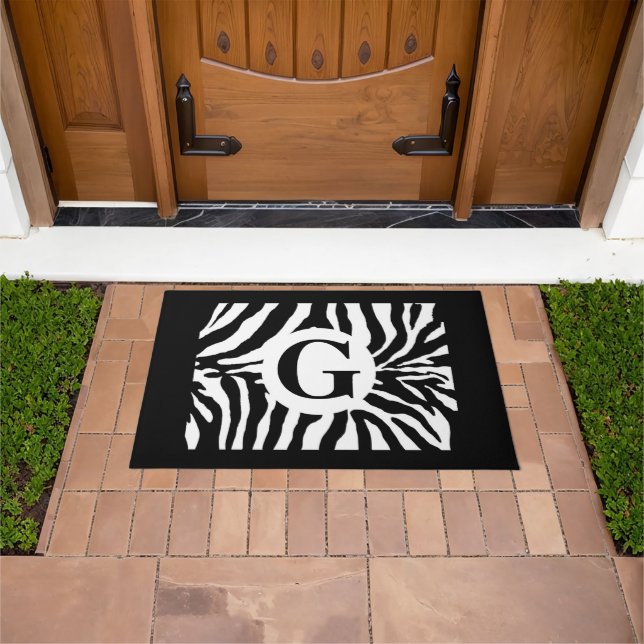 Tapis de porte à impression de zèbre avec monogram (De plein air)