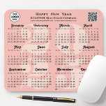 Tapis De Souris 2025 Calendrier Business Logo Code QR Blush Pink<br><div class="desc">2025 Calendrier Business Logo, QR code Modern Blush Pink Minimalist Mouse Pad. Tous les textes sont pré-arrangés pour que vous personnalisiez facilement et rapidement avec vos propres détails. Souhaitez-vous à tous des Vacances Joyeuses et un Nouvel An Extraordinaire ! Pour de nombreux autres modèles de cartes, veuillez visiter : (Cartes...</div>
