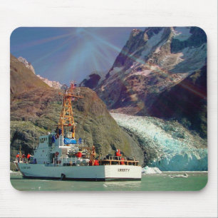 Tapis De Souris Alaskan Mountain View avec bateau