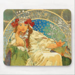 Tapis De Souris Alphonse Mucha Art Nouveau Princesse Hyacinth<br><div class="desc">Souris avec l’affiche lithographique Princesse Hyacinth d’Alphonse Mucha (1911). Commandé pour le ballet éponyme, l'art représente une princesse - qui est en fait le rêve qu'un forgeron a de sa fille - assise sur un trône vert en robe blanche et portant une couronne de cristal. Elle enroule un doigt autour...</div>