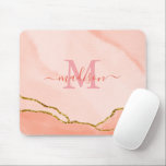Tapis De Souris Aquarelle rose et bleu monogramme<br><div class="desc">Une aquarelle rose vif chic et élégante et une mousepad en faux or. Il comporte une police de script de calligraphie de style écrit à la main pour votre nom et un monogramme.</div>