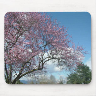 Tapis De Souris arbre à fleurs de cerisier de printemps dans un ci