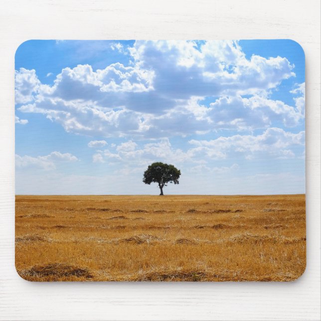 Tapis De Souris Arbre dans un champ de blé récolté (Devant)