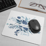 Tapis De Souris Azur sauvage | Bleu Botanique Personnalisé<br><div class="desc">Le logo botanique élégant mousepad design comprend votre nom et/ou nom d'entreprise encadré par une bordure de feuillage d'aquarelle luxuriante dans les tons vinicoles de glace bleu,  ardoise et fleur de maïs. Conçu pour correspondre à notre collection Wild Azure.</div>