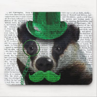 Badger avec chapeau vert et moustache