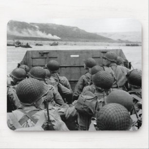Tapis De Souris Barge de débarquement de LCVP approchant la plage