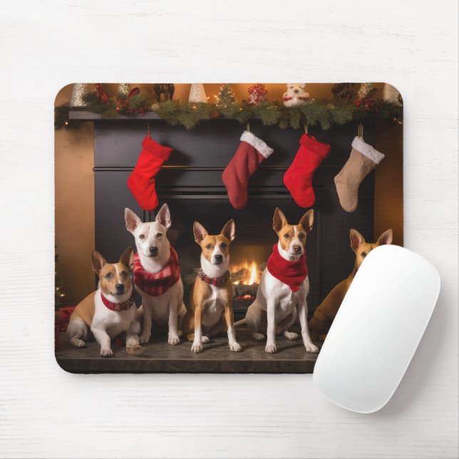 Tapis De Souris Basenji au coin du feu de Noël (Avec souris)