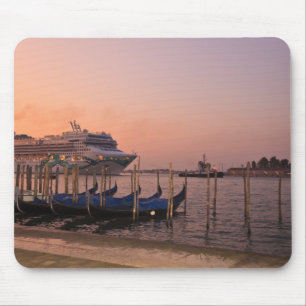 Tapis De Souris Bateau de croisière et Gondolas près du Grand Ca