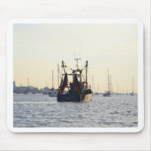 Bateau de pêche Paix et Abondance à l'aube