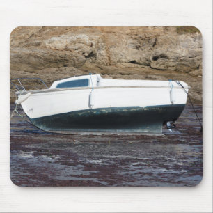 Tapis De Souris Bateau échoué à l'amarrage dans un port en Bretagn