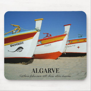 Tapis De Souris Bateaux de pêche sur la plage de l'Algarve Photo