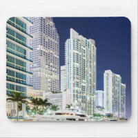 Bâtiments le long de la rivière Riverwalk de Miami